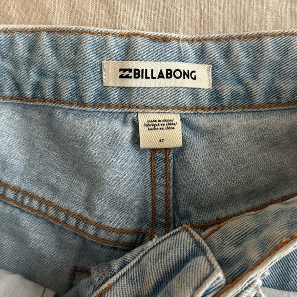 Billabong Shorts - Picture 3 of 3